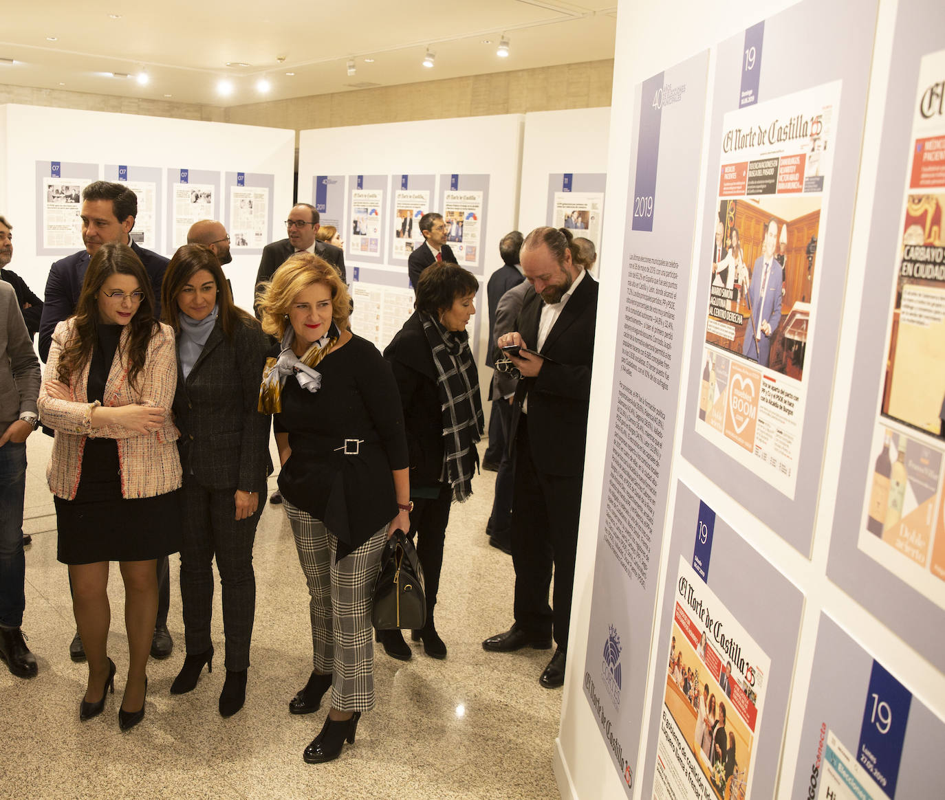 Las Cortes de Castilla y León y El Norte de Castilla reúnen en una exposición, a partir de la completa hemeroteca del diario decano de la prensa española, los hitos de los 11 comicios locales desde 1979