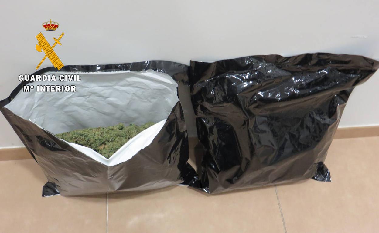 Bolsas decomisadas por los agentes.