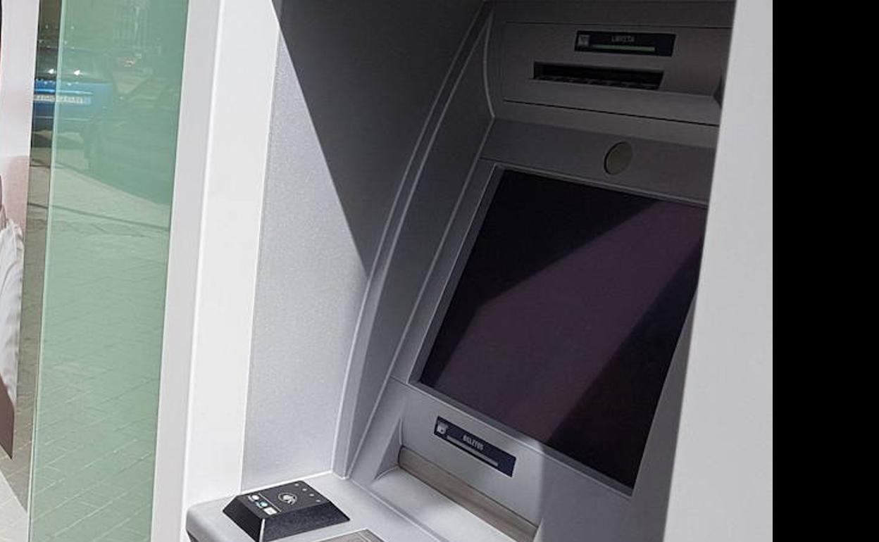 Detenidos dos menores en Valladolid por robar el móvil y obligar a la víctima a darles el pin para sacar dinero de dos cajeros