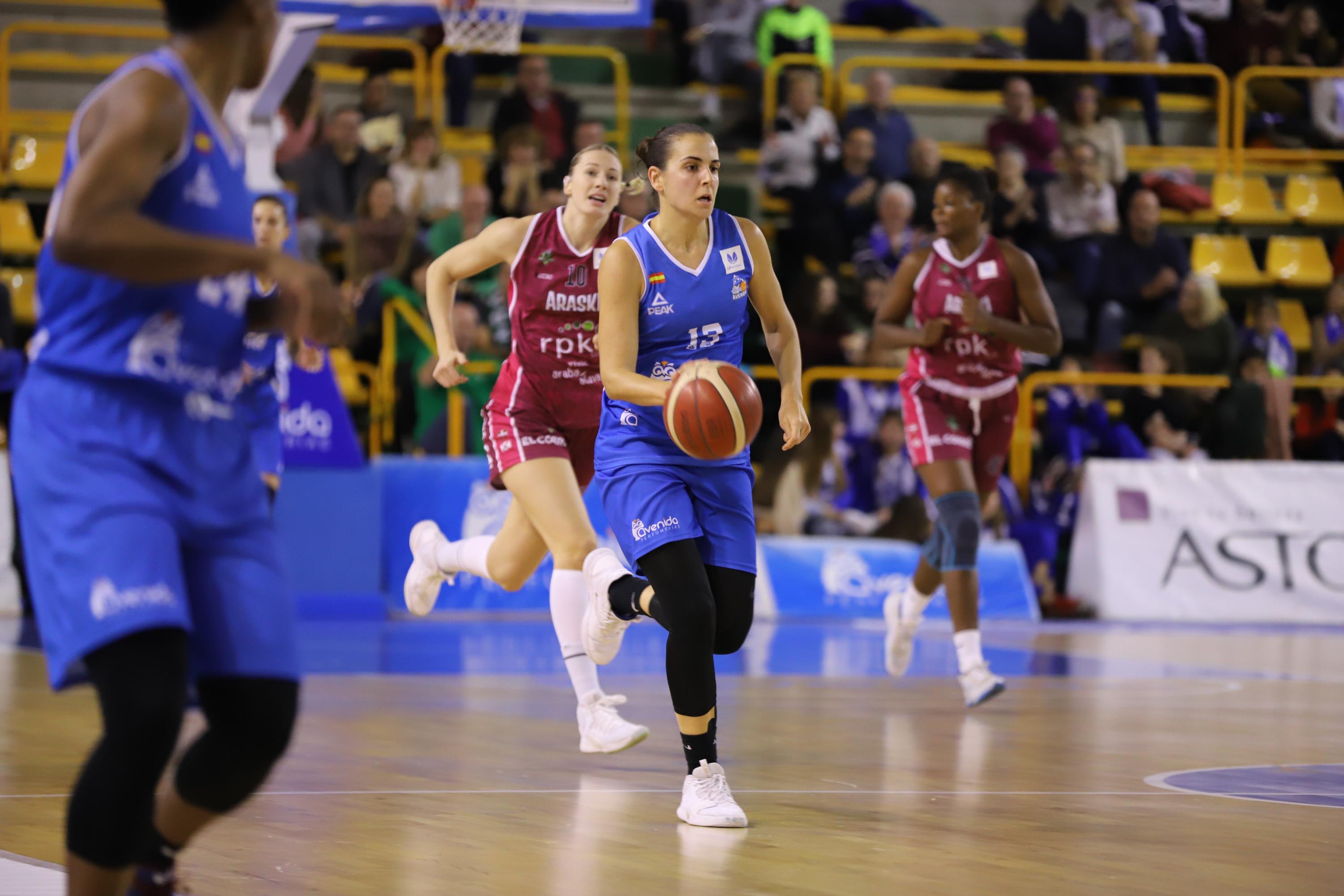 El equipo charro supera a Araski sin problemas tras las dos últimas derrotas ligueras en un duelo con varias jugadoras lesionadas en ambos equipos.