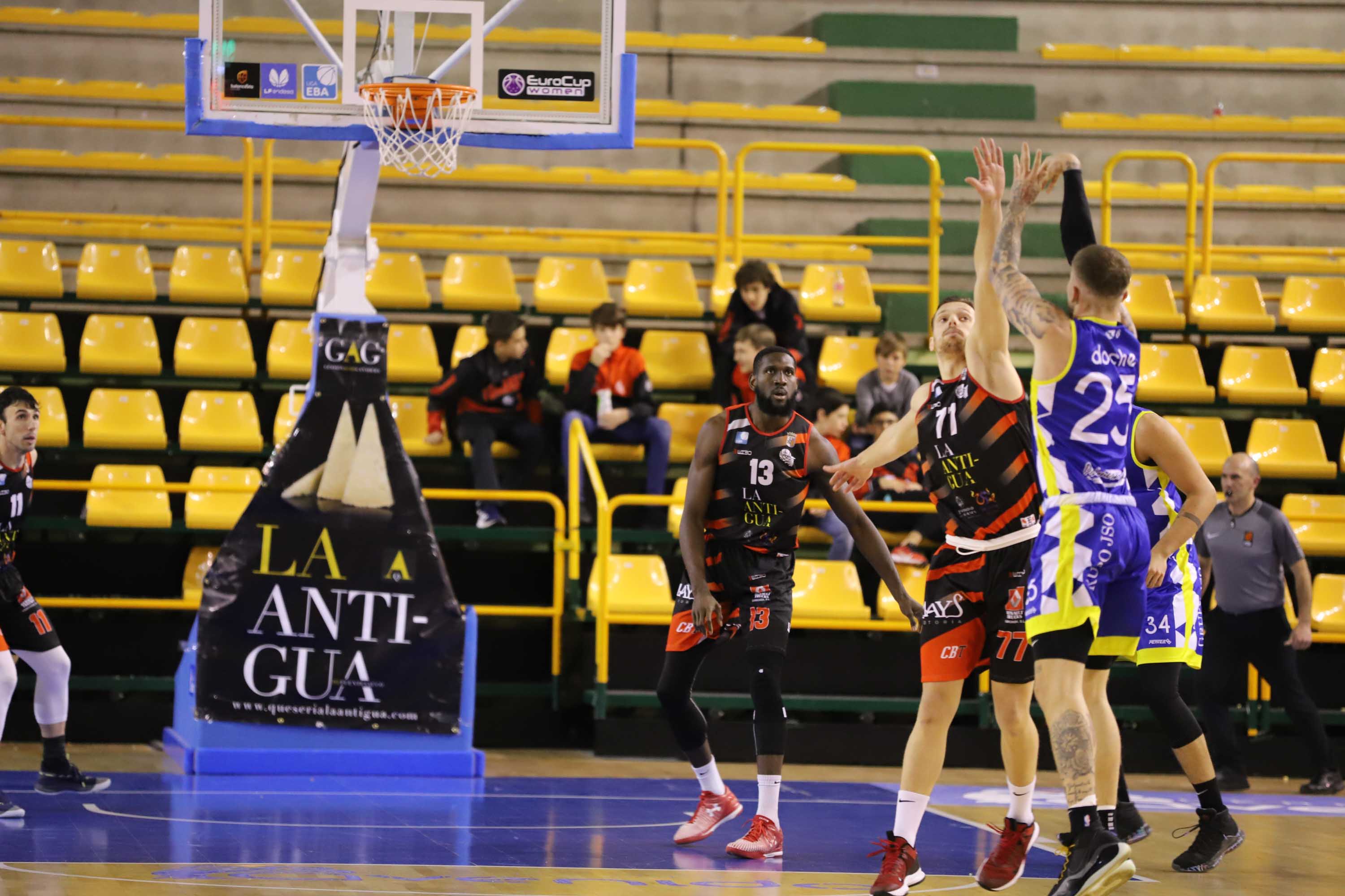 Los jugadores, durante el encuentro de este sábado.