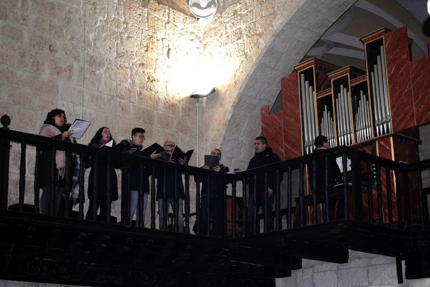 El cardenal arzobispo de Valladolid, Ricardo Blázquez, ha entregado este sábado la reliquia del patrón, durante la solemne misa de la festividad de San Clemente.