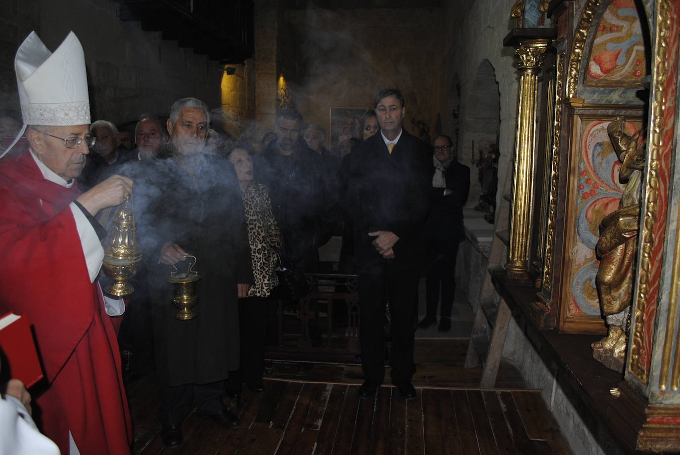 El cardenal arzobispo de Valladolid, Ricardo Blázquez, ha entregado este sábado la reliquia del patrón, durante la solemne misa de la festividad de San Clemente.