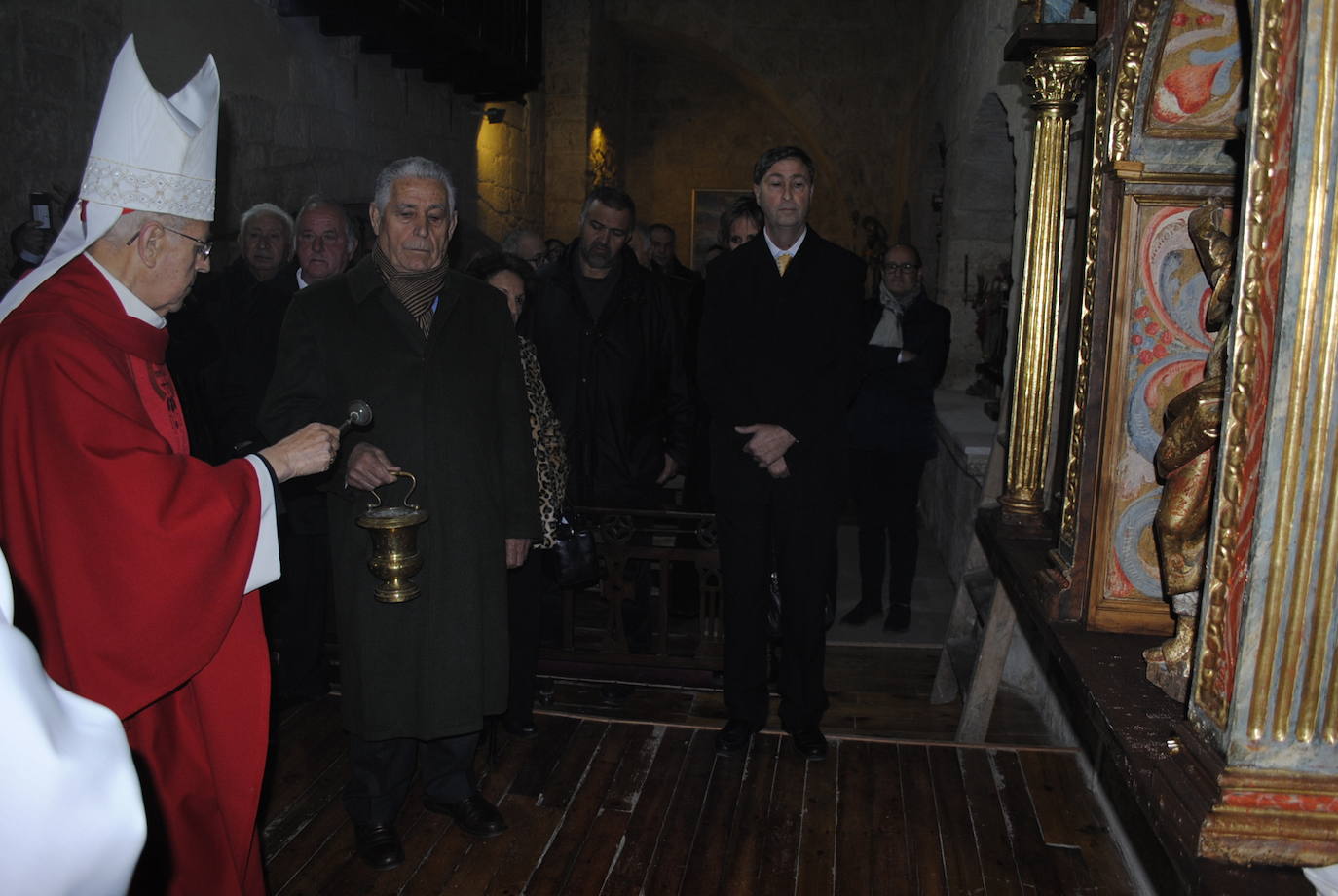 El cardenal arzobispo de Valladolid, Ricardo Blázquez, ha entregado este sábado la reliquia del patrón, durante la solemne misa de la festividad de San Clemente.