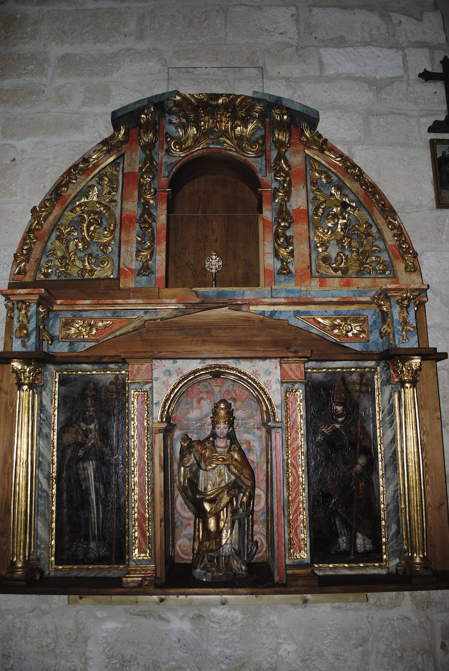 El cardenal arzobispo de Valladolid, Ricardo Blázquez, ha entregado este sábado la reliquia del patrón, durante la solemne misa de la festividad de San Clemente.