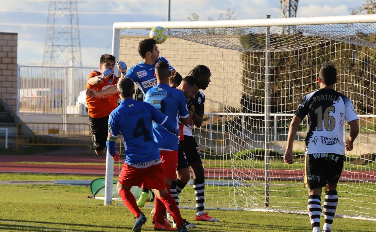 Foto de la cantada de Brais en el 0-2 del Logroñés. 