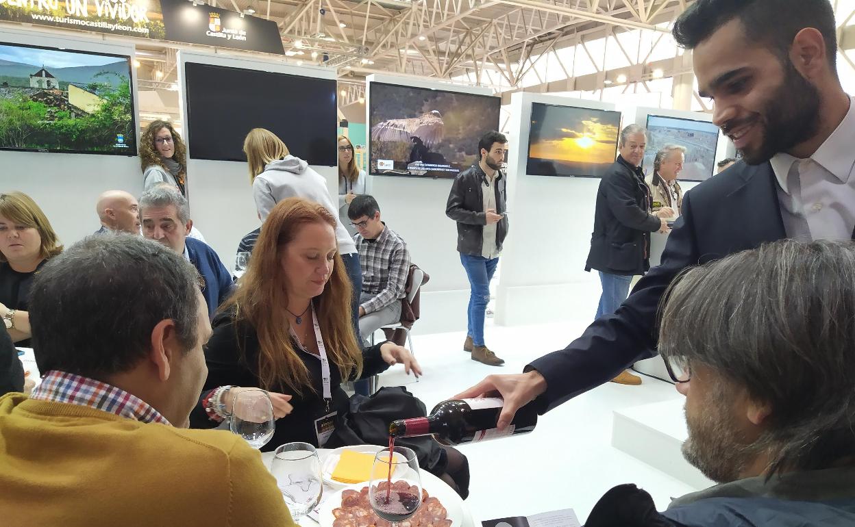 Una de las catas que el 'stand' de Segovia acogió ayer. 