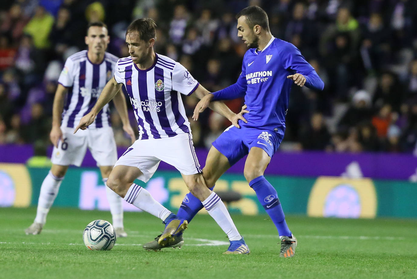 Un penalti marcado a la segunda por Banega lleva al Real Valladolid a sufrir la primera derrota de la temporada en Zorrilla.