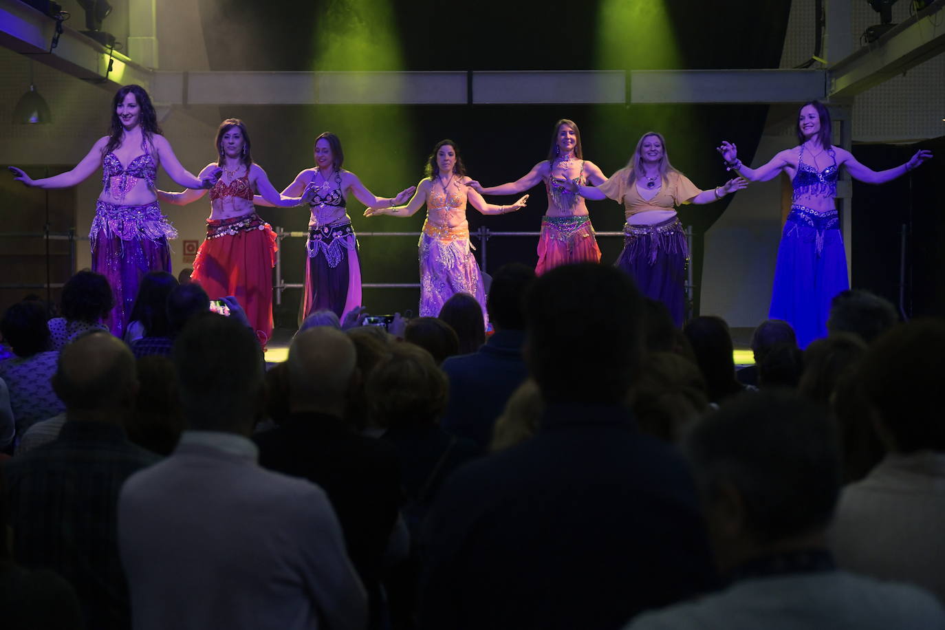 La cita ha llenado el recinto artístico de bigotes, símbolo de este movimiento internacional por la salud masculina. 