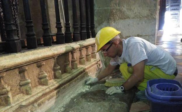 Imagen principal - Diferentes obras realizadas por la escuela taller.