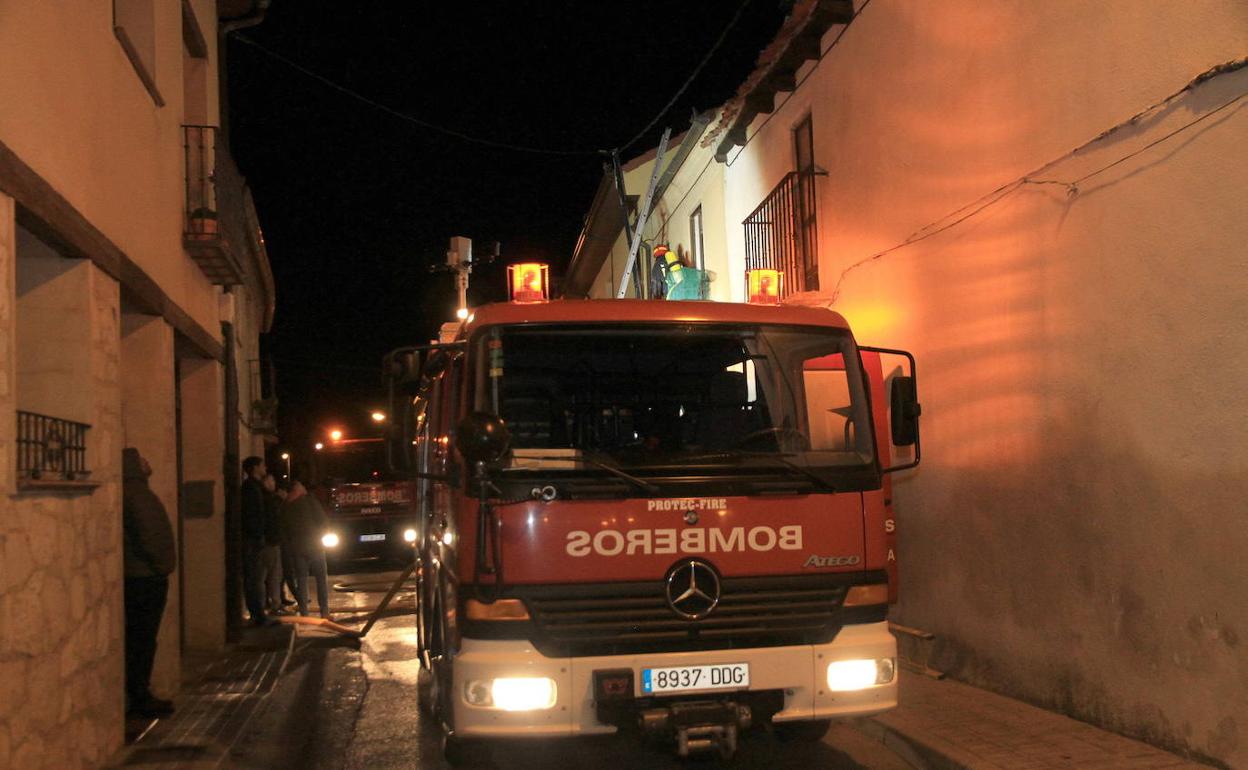 Un camión del parque de bomberos de Segovia en un incendio. 