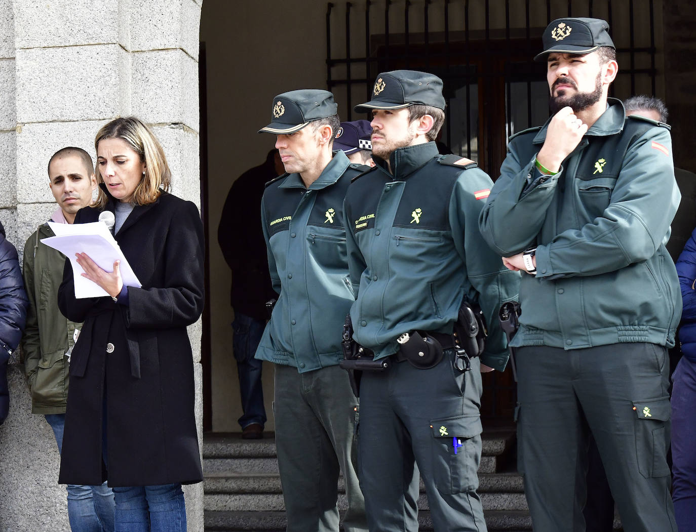 Fotos: Concentración contra la violencia de género en el Espinar