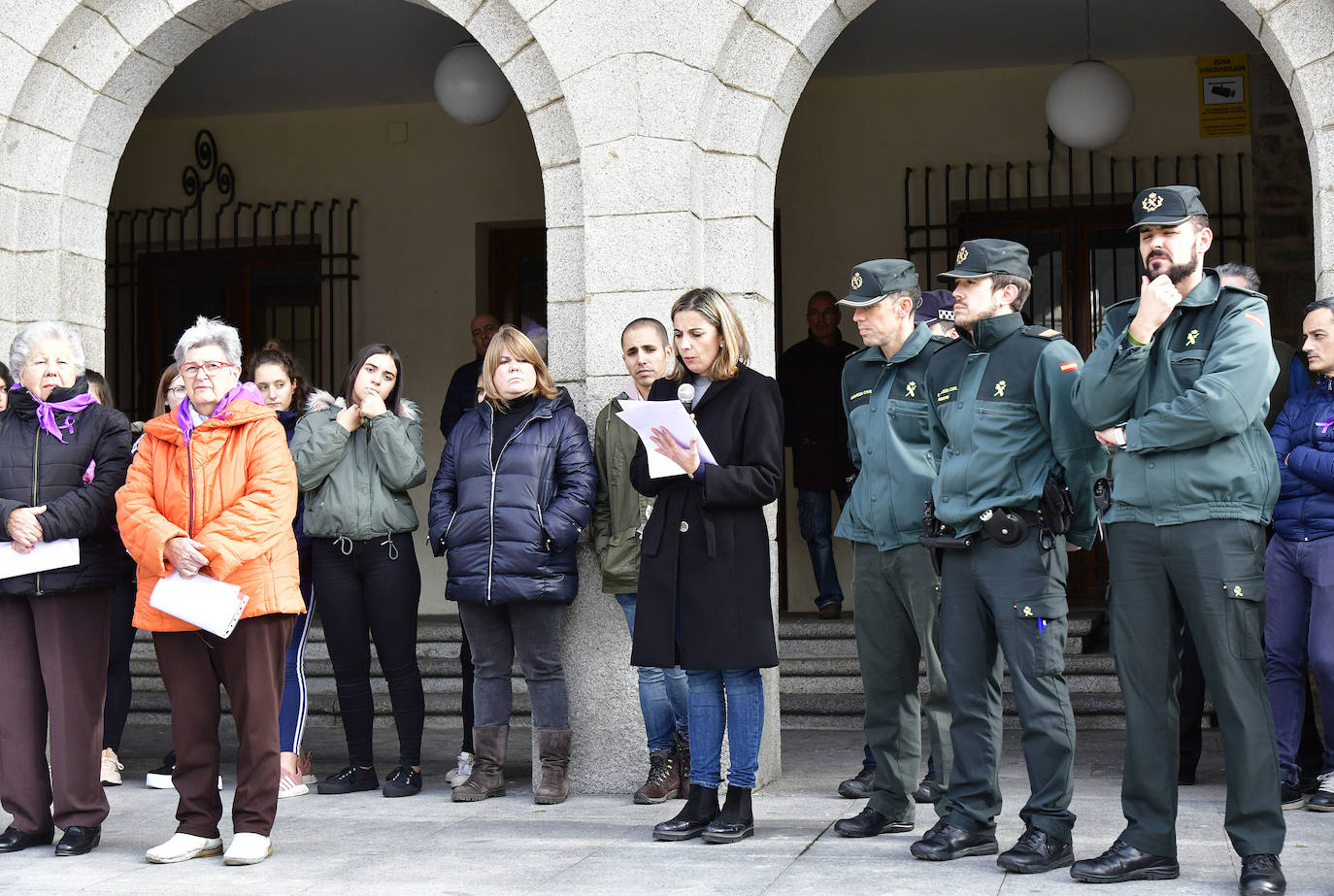 Fotos: Concentración contra la violencia de género en el Espinar