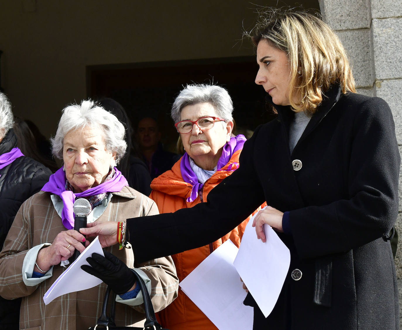 Fotos: Concentración contra la violencia de género en el Espinar