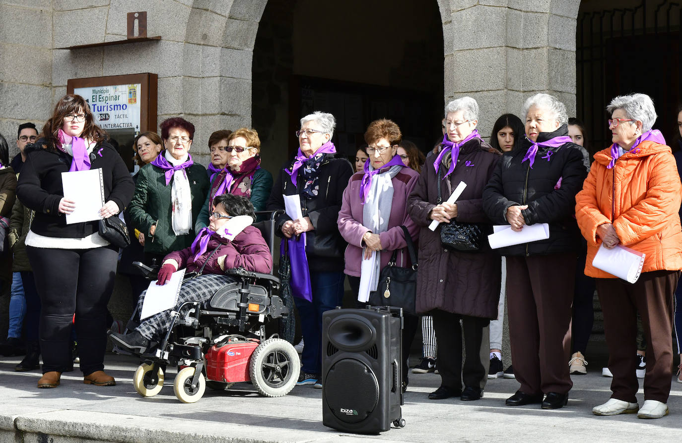 Fotos: Concentración contra la violencia de género en el Espinar