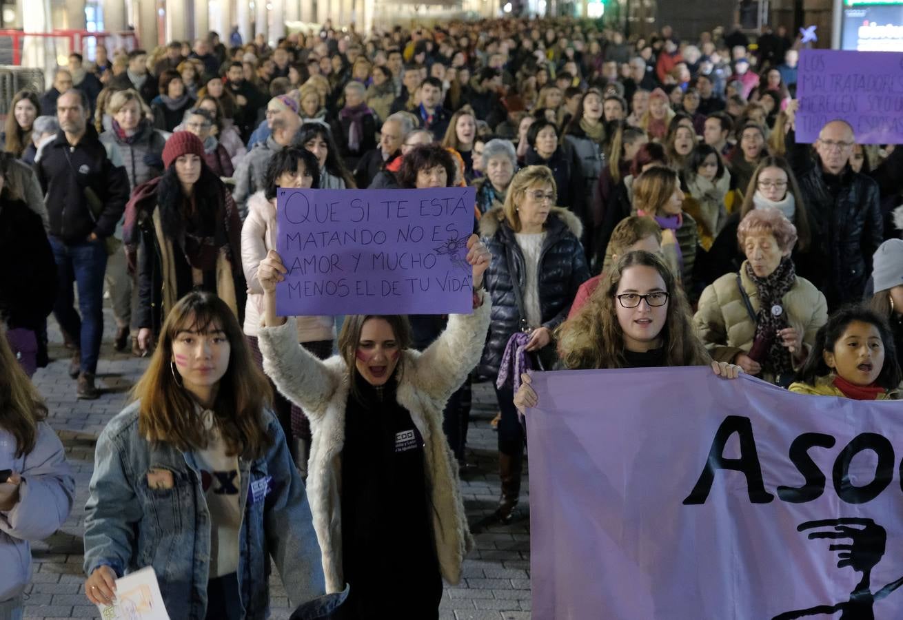 Más de 2.000 personas salieron hoy a las calles del centro de la ciudad convocadas por la Coordinadora de Mujeres 