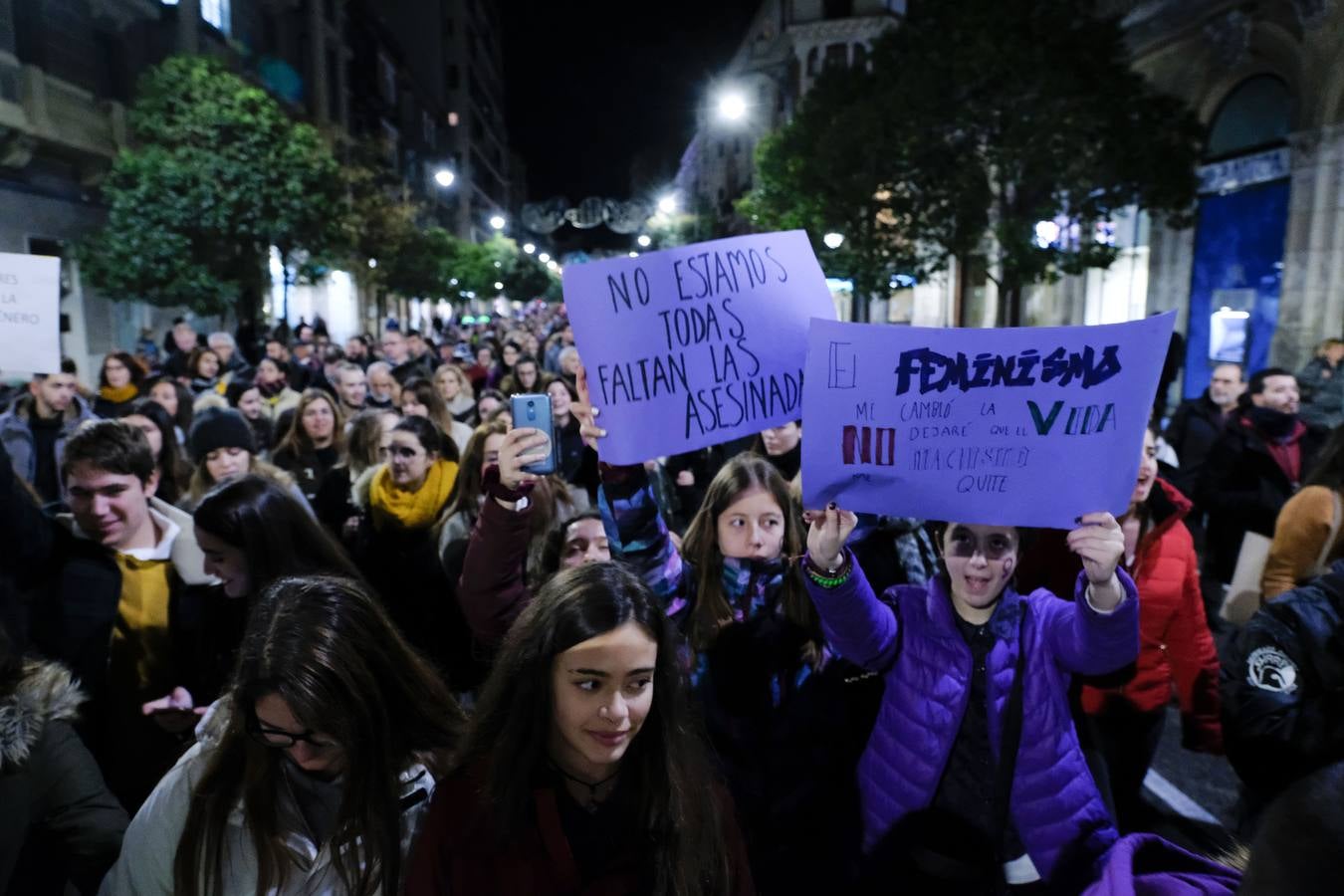 Más de 2.000 personas salieron hoy a las calles del centro de la ciudad convocadas por la Coordinadora de Mujeres 