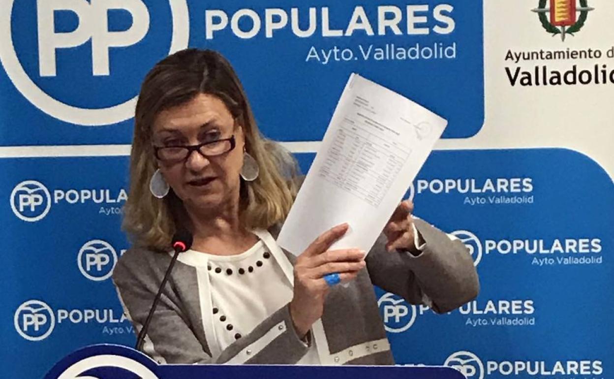 La presidenta del Grupo municipal del PP, Pilar del Olmo, durante la comparecencia de esta mañana. 