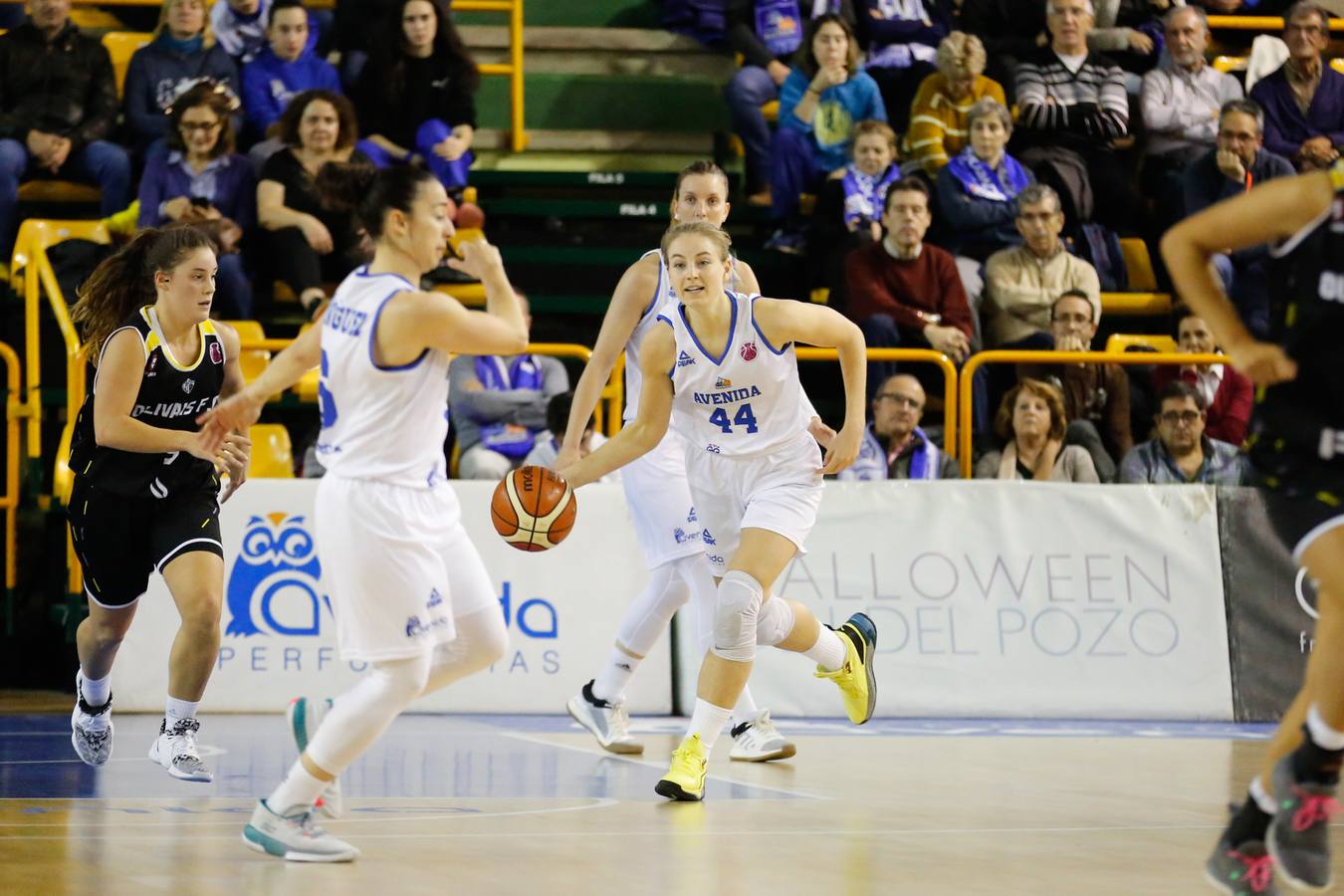 Partido CB Avenida - Olivais FC (92-49).