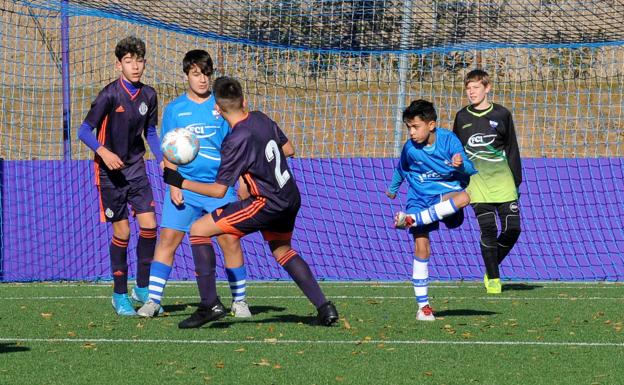 Juan intenta cortar la acción del Don Bosco.