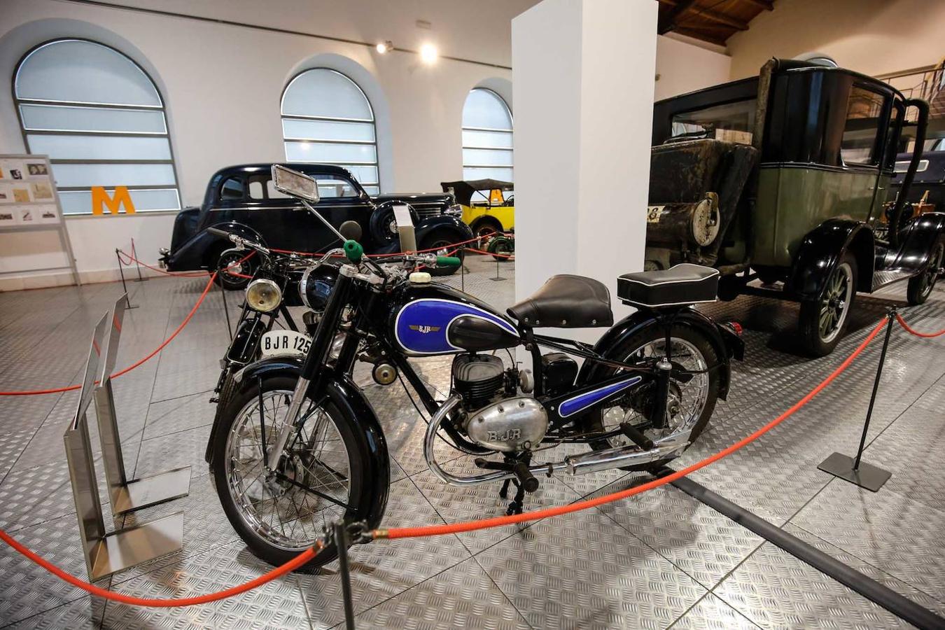 Fotos: Exposición de coches de la Guerra Civil en el Museo de Automoción de Salamanca