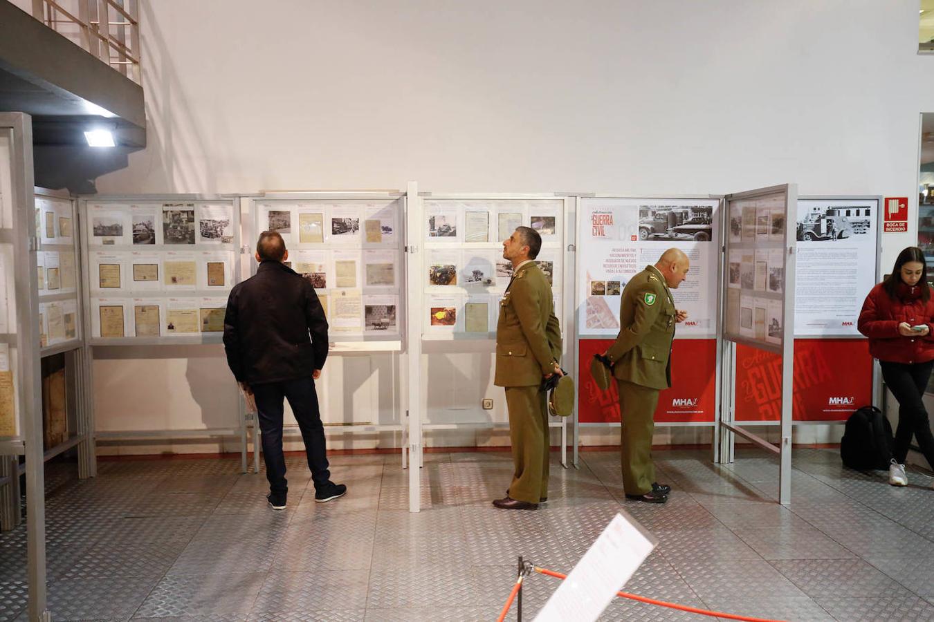 Fotos: Exposición de coches de la Guerra Civil en el Museo de Automoción de Salamanca