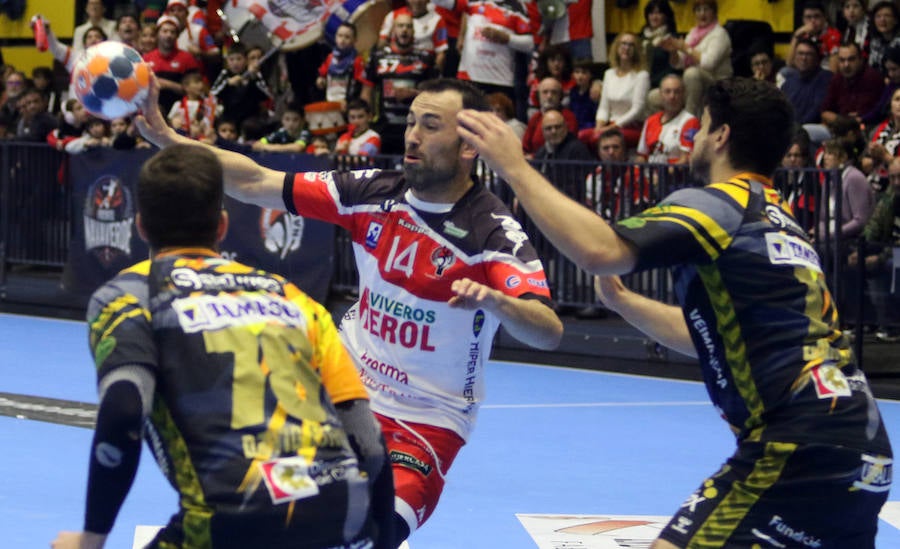 Fotos: Derrota del Balonmano Nava ante el Puente Genil (24-25) en un disputado partido