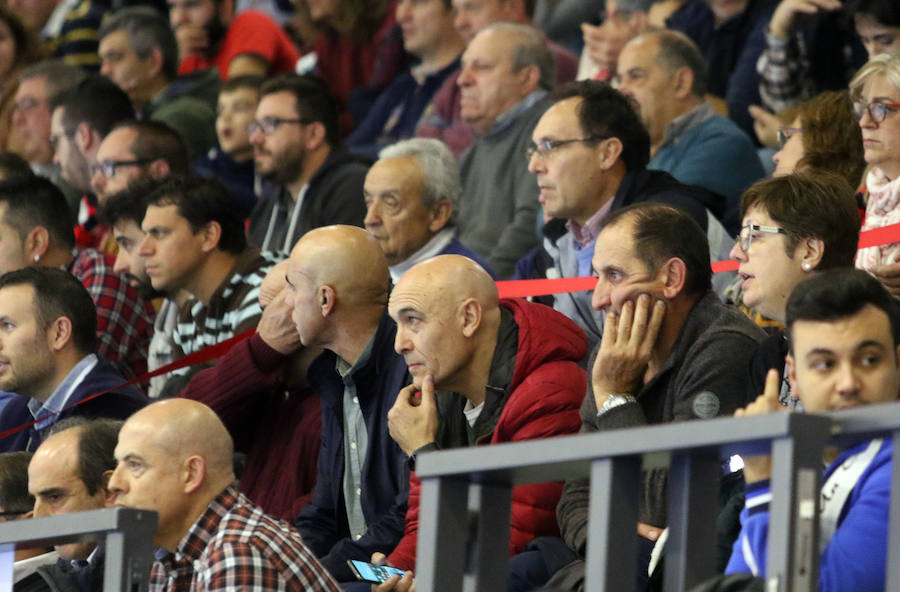 Fotos: Derrota del Balonmano Nava ante el Puente Genil (24-25) en un disputado partido