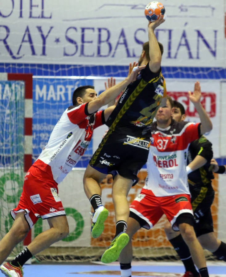 Fotos: Derrota del Balonmano Nava ante el Puente Genil (24-25)