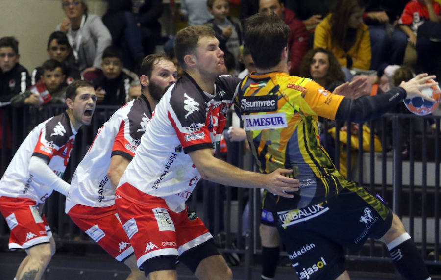 Fotos: Derrota del Balonmano Nava ante el Puente Genil (24-25)