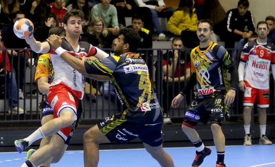 Fotos: Derrota del Balonmano Nava ante el Puente Genil (24-25)