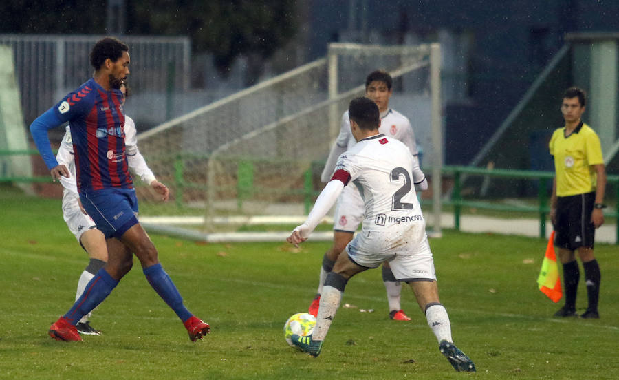 Fotos: La Gimnástica Segoviana golea al Júpiter leonés