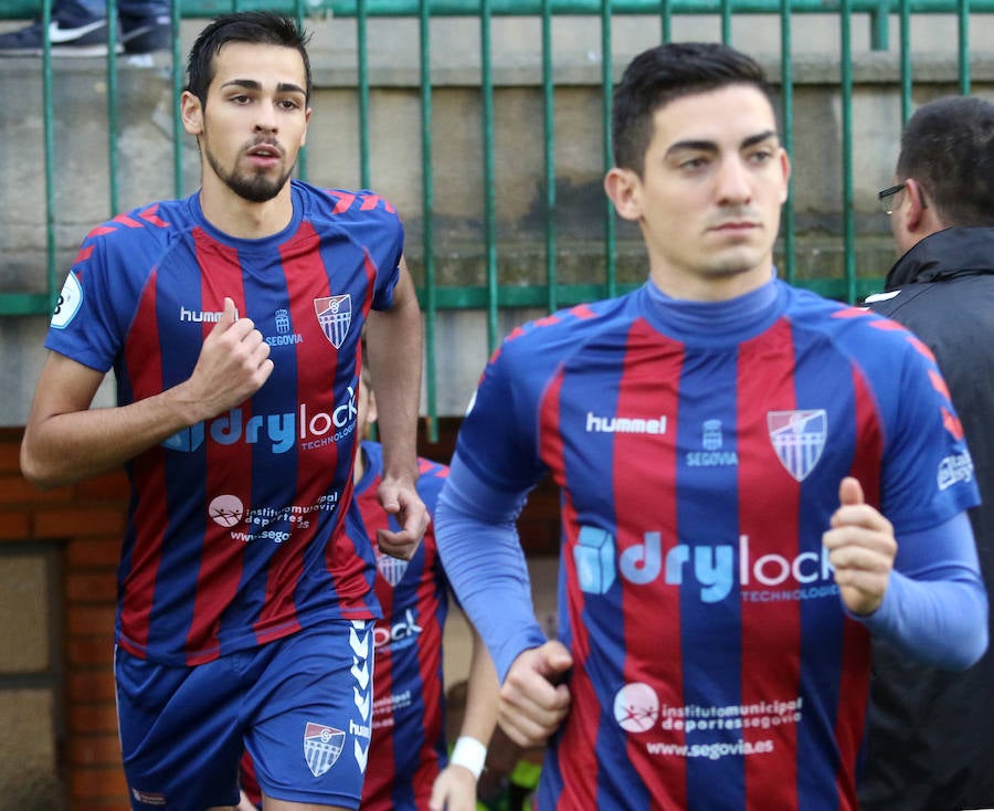 Fotos: La Gimnástica Segoviana golea al Júpiter leonés