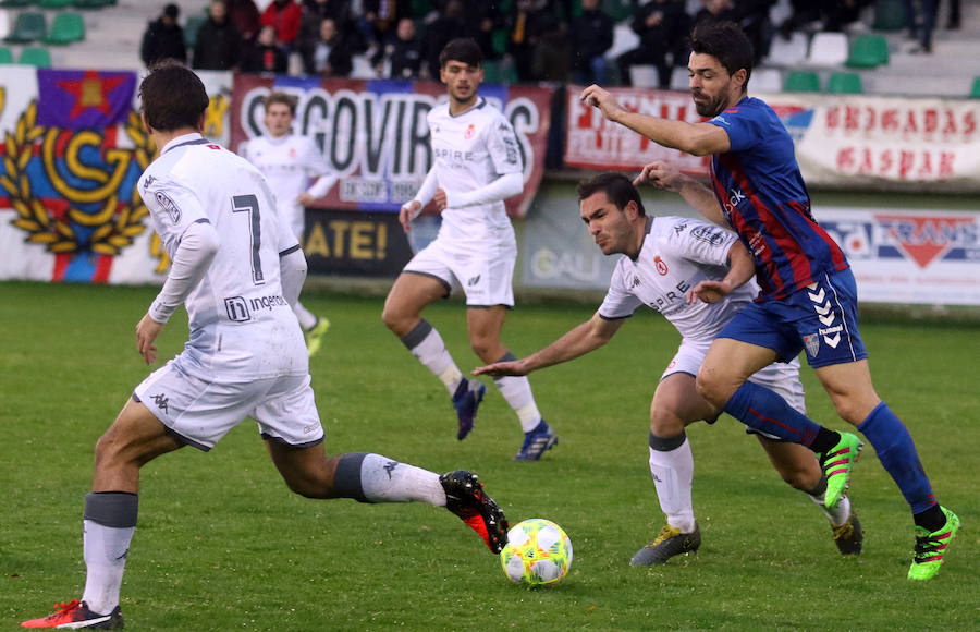 Fotos: La Gimnástica Segoviana golea al Júpiter leonés