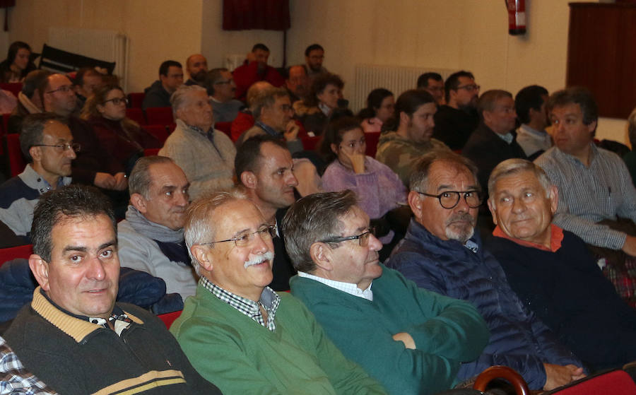 Fotos: La Gimnastica Segoviana informa sobre la conversión en Sociedad Anónima Deportiva