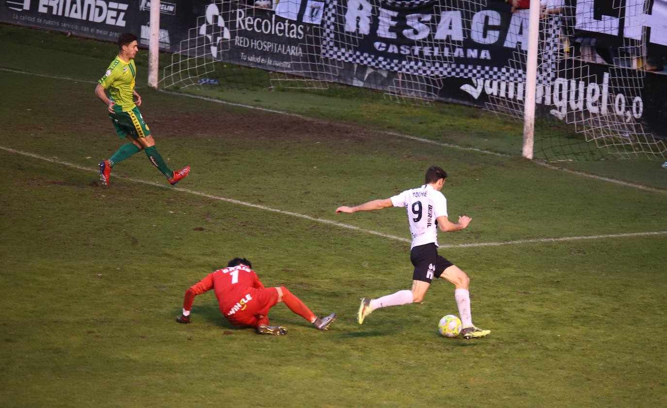 El encuentro se saldó con 3 goles a 0 a favor del Unionistas CF (0-3). 