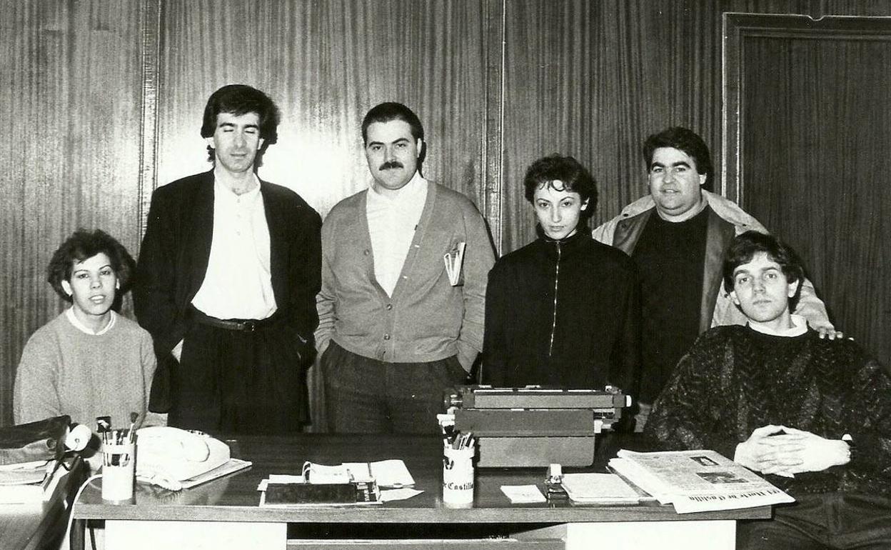 La primera redacción de El Norte de Castilla de Palencia en los años ochenta: Isabel Calle, Javier García Escudero (delegado), Julio González Calzada, Isabel Fernández Barbadillo, Juanjo Ruiz y José Javier Álamo.