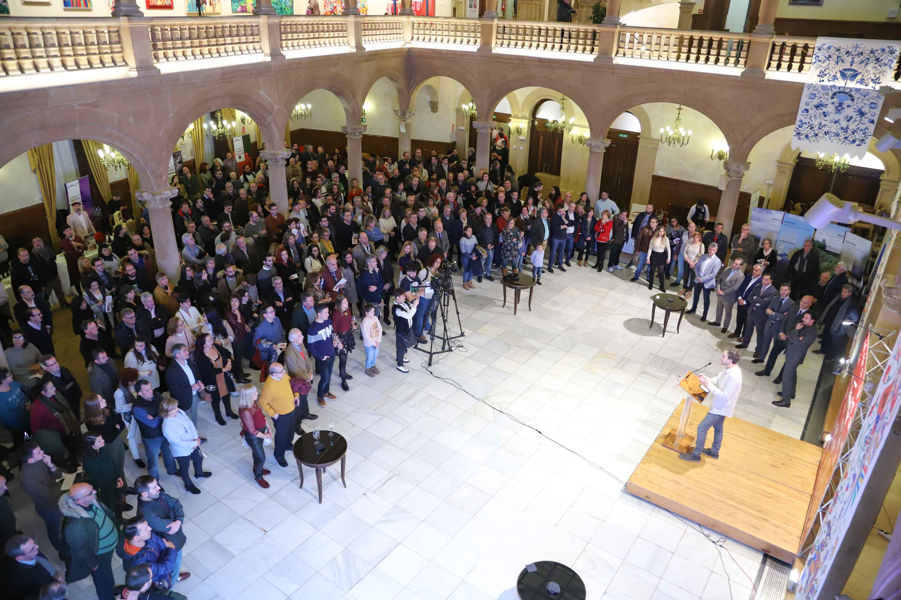 La gala de 2019 se celebró, un año más, en el incomparable marco del Casino de Salamanca, adornado para la ocasión con estandartes bordados con motivos serranos de Mogarraz y San Esteban de la Sierra