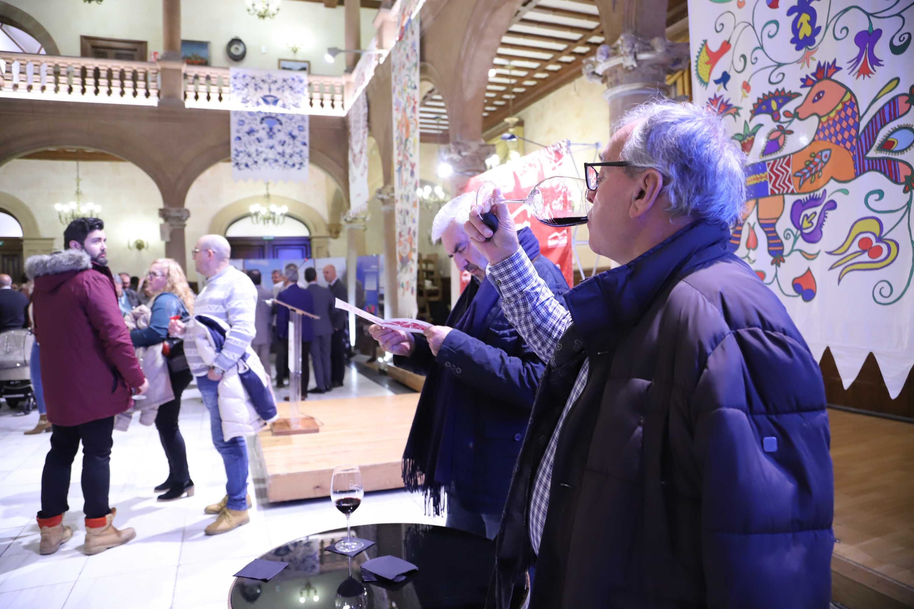 La gala de 2019 se celebró, un año más, en el incomparable marco del Casino de Salamanca, adornado para la ocasión con estandartes bordados con motivos serranos de Mogarraz y San Esteban de la Sierra