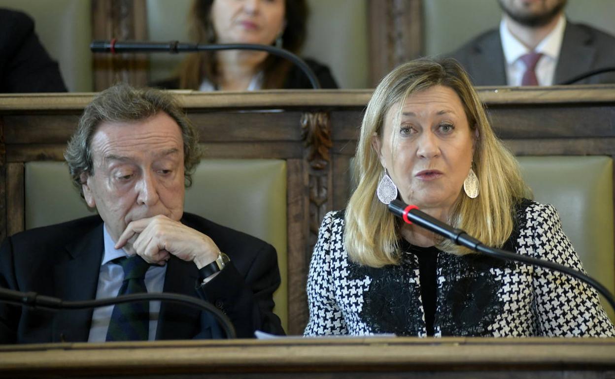 Los concejales del PP de Valladolid José de Antonio Santiago-Juárez y Pilar del Olmo. 