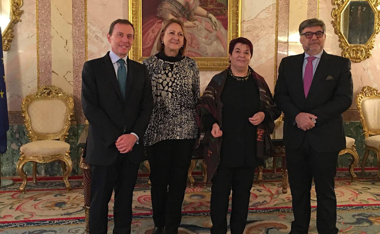 Emilio Butragueño (i), Marian Rueda, Clara Luquero y Josè Pérez, en el Ayuntamiento.