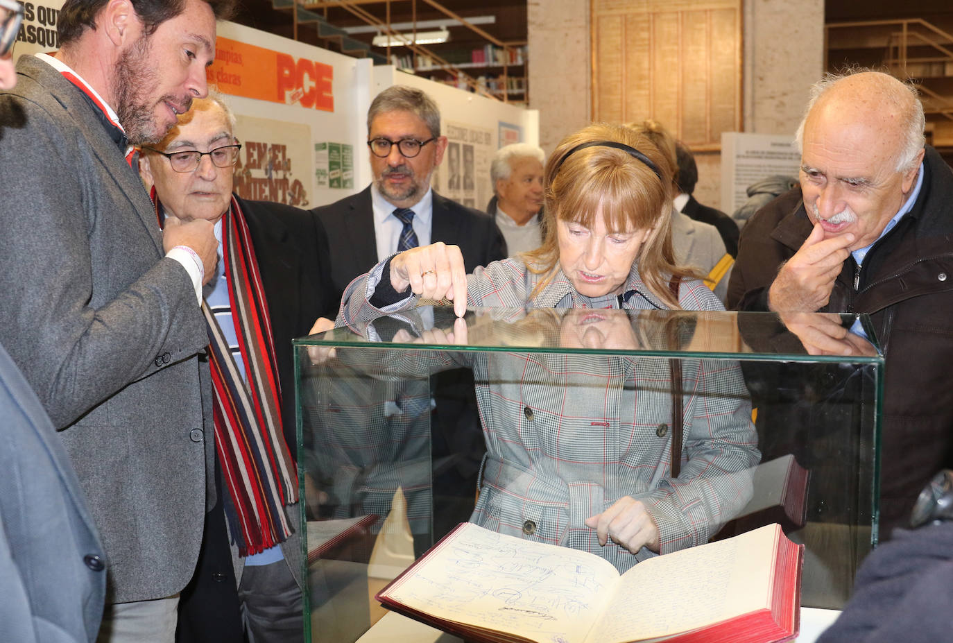 El Archivo Municipal acoge la exposición '40 años de democracia en Valladolid'. Rememora con fotografías, documentos y propaganda las elecciones municipales del 3 de abril de 1979. 