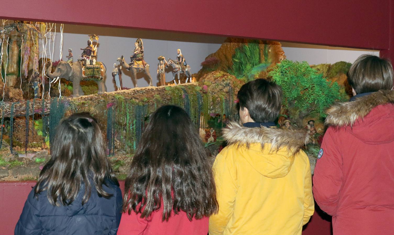 El montaje instalado en la sala de exposiciones de Las Francesas, con dos grandes lagos e islas flotantes, puede visitarse hasta el 6 de enero