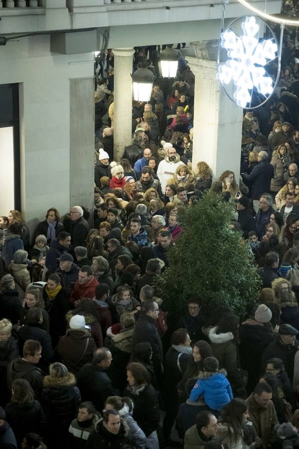 Que además contó con un recital de villancicos a cargo de Cover Club en el balcón consistorial dentro de los actos navideños organizados por el Ayuntamiento