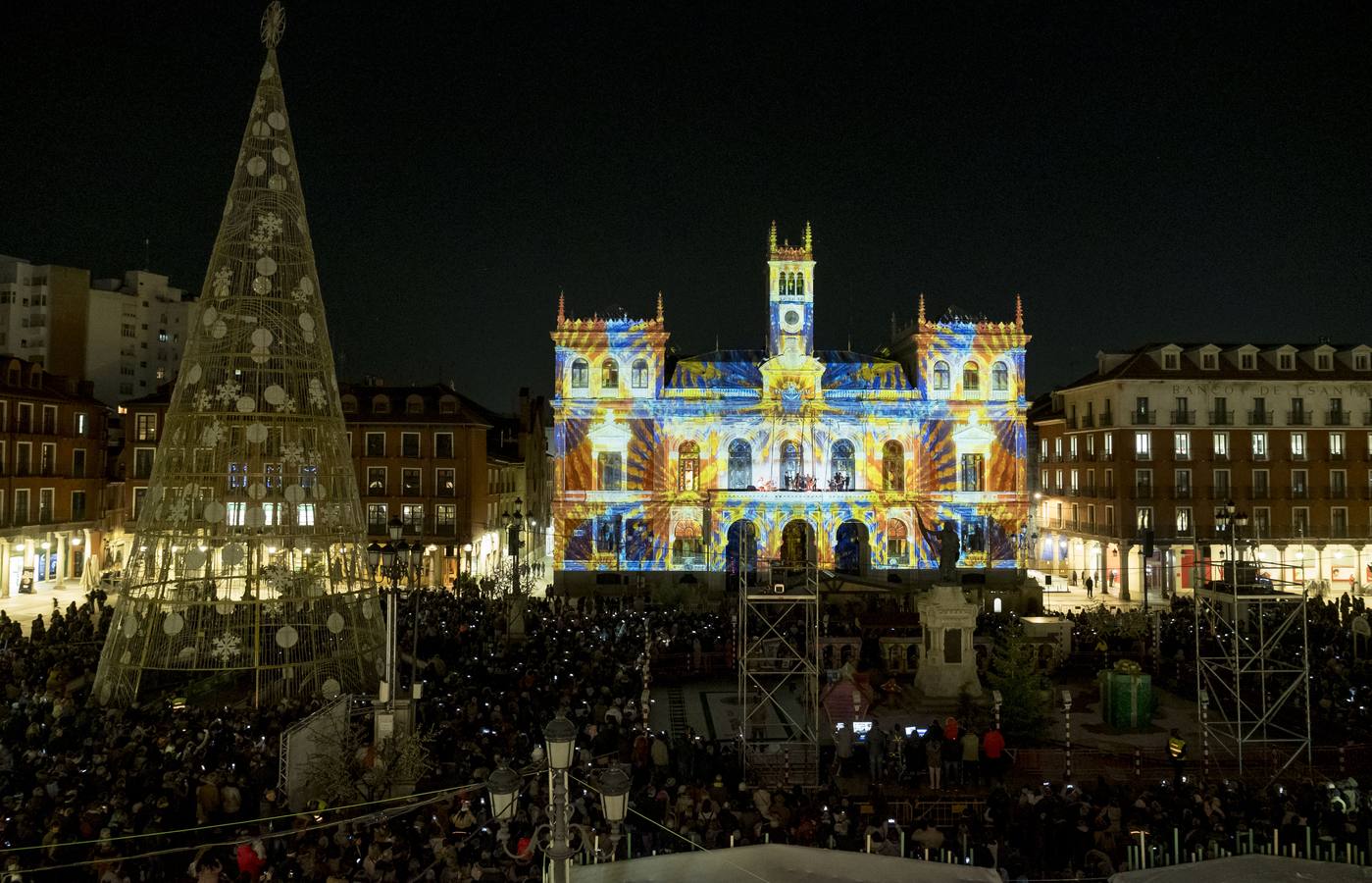 Que además contó con un recital de villancicos a cargo de Cover Club en el balcón consistorial dentro de los actos navideños organizados por el Ayuntamiento
