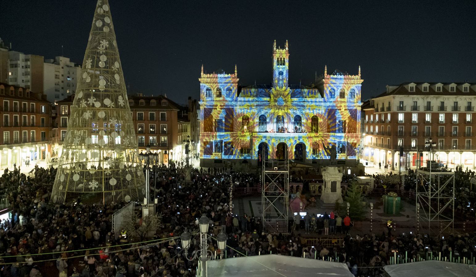 Que además contó con un recital de villancicos a cargo de Cover Club en el balcón consistorial dentro de los actos navideños organizados por el Ayuntamiento