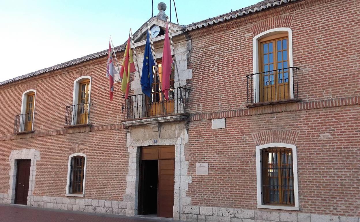 Fachada del Ayuntamiento de Laguna de Duero. 