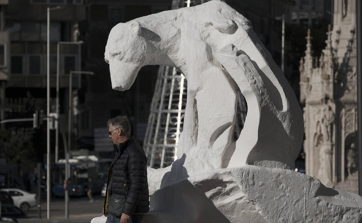 Una escultura de V&E Dam de Nogales, instalada en la plaza de Colón de Madrid con motivo de la COP25.