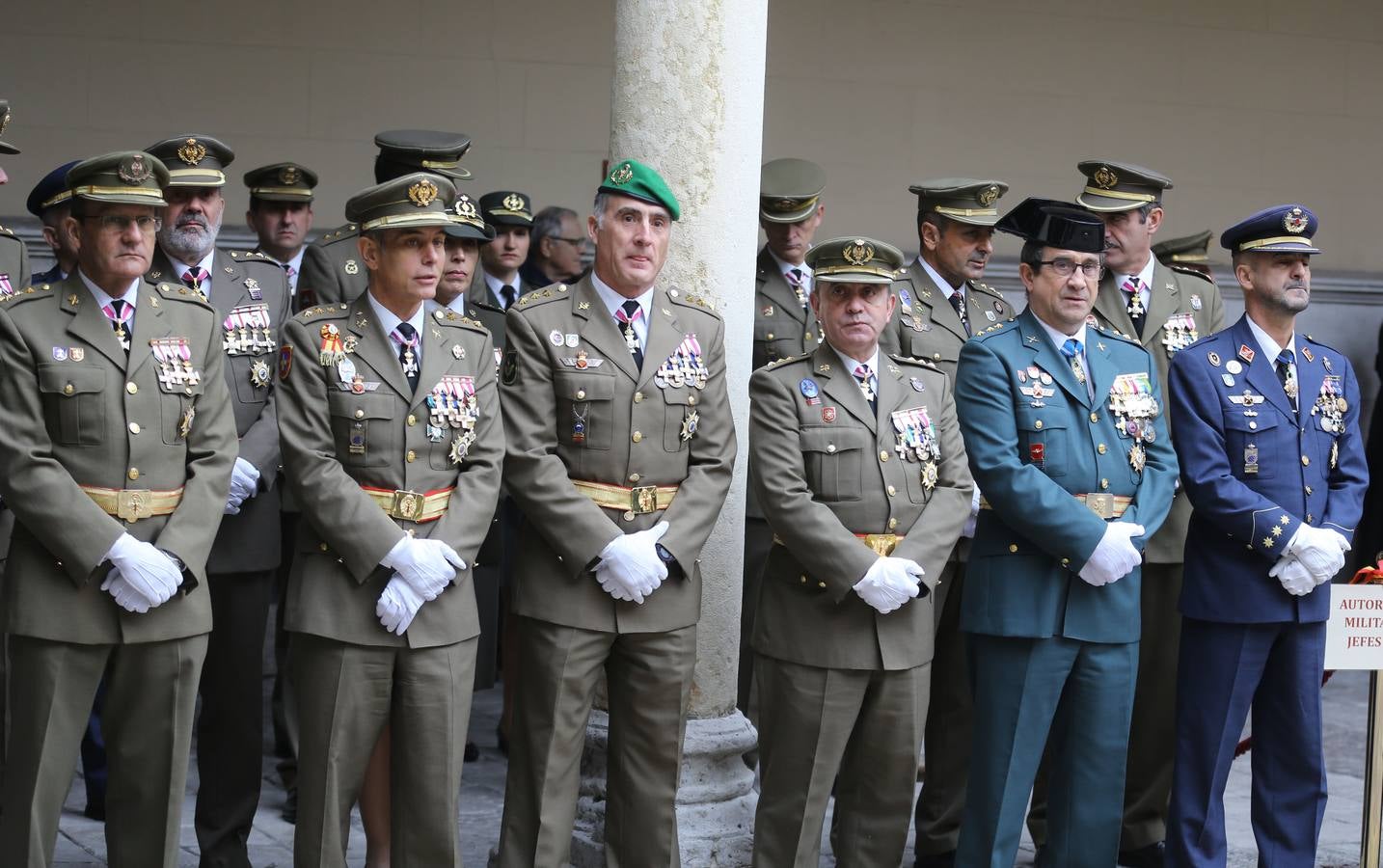 El arma de Infantería, el Cuerpo Jurídico Militar y los capellanes castrenses festejaron hoy a su patrona, la Inmaculada Concepción, en un acto celebrado en el Palacio Real de Valladolid