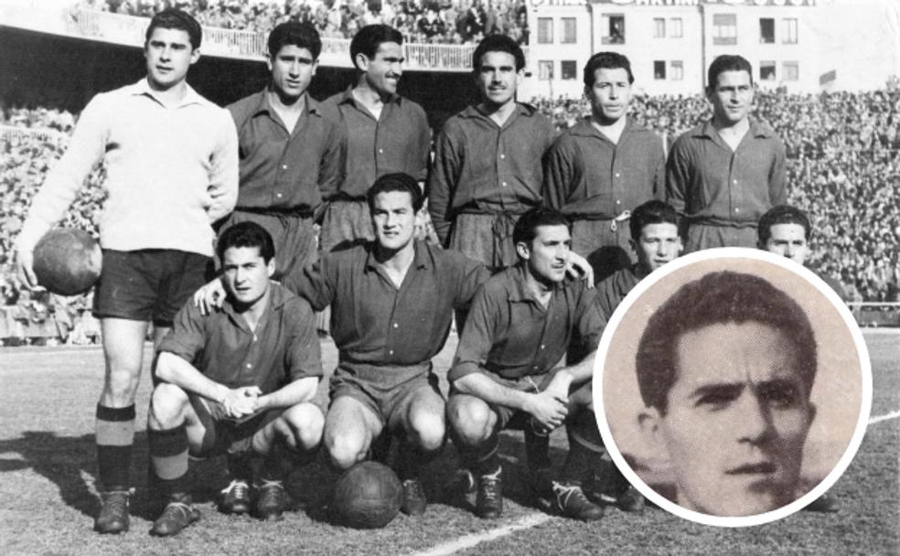 Una formación blanquivioleta de la temporada 1951-52, en Chamartín y con la camiseta roja de los desplazamientos. De pie, Goicolea, Matito, Lemes I, Lesmes II, Ortega y Lasala, Agachados, Cánovas, Coque, Lolo, Domingo y Olcina